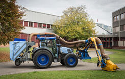 Wurzelstockfräse auf Anhänger