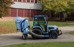 Wurzelstockfräse auf Anhänger