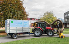 Wurzelstockfräse auf Anhänger