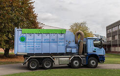 Wurzelstockfräse auf Anhänger